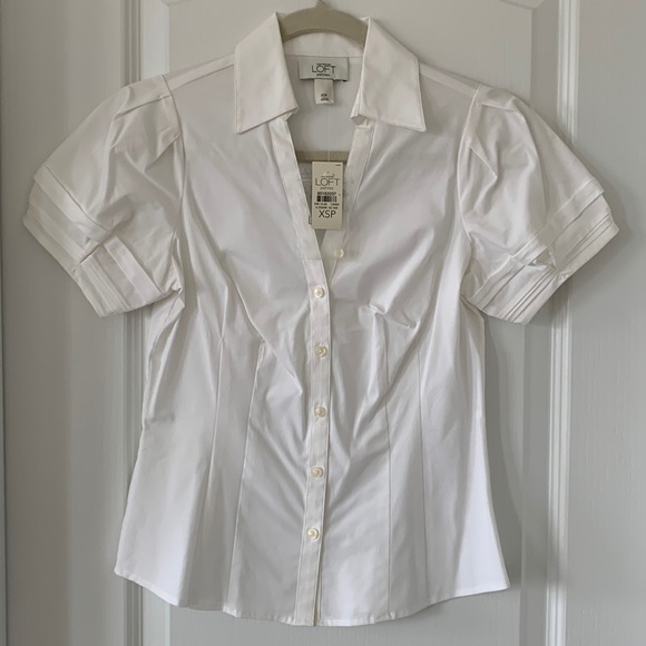 LOFT Tops - NWT LOFT Puff Short Sleeves Collared V-Neck Button Down Blouse
